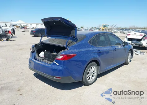 2025 Toyota Camry Le z USA, uszkodzony, nr VIN 4T1DAACK9SU022796